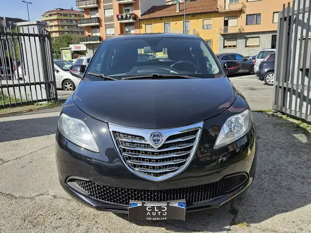 Lancia Ypsilon view 2