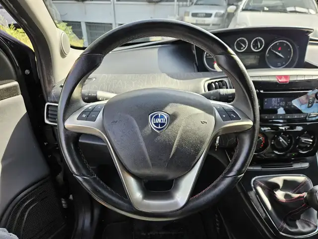 Lancia Ypsilon view 14