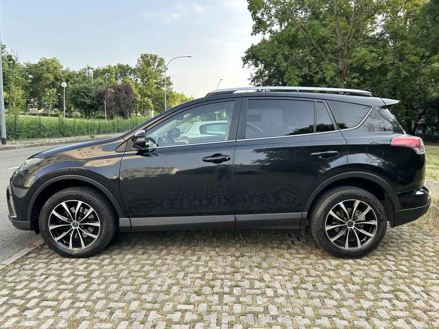 Toyota RAV 4 Rav4 2016 Euro 6B d-4d Lounge 2wd mt Nero - 2