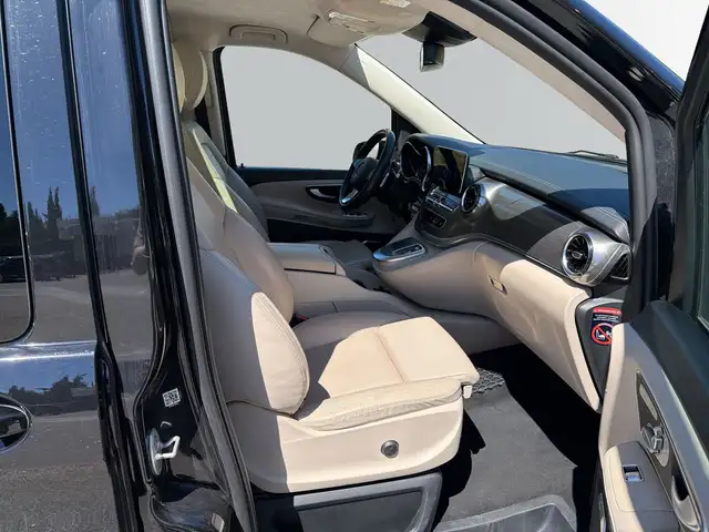 Mercedes-Benz V-Class view 10