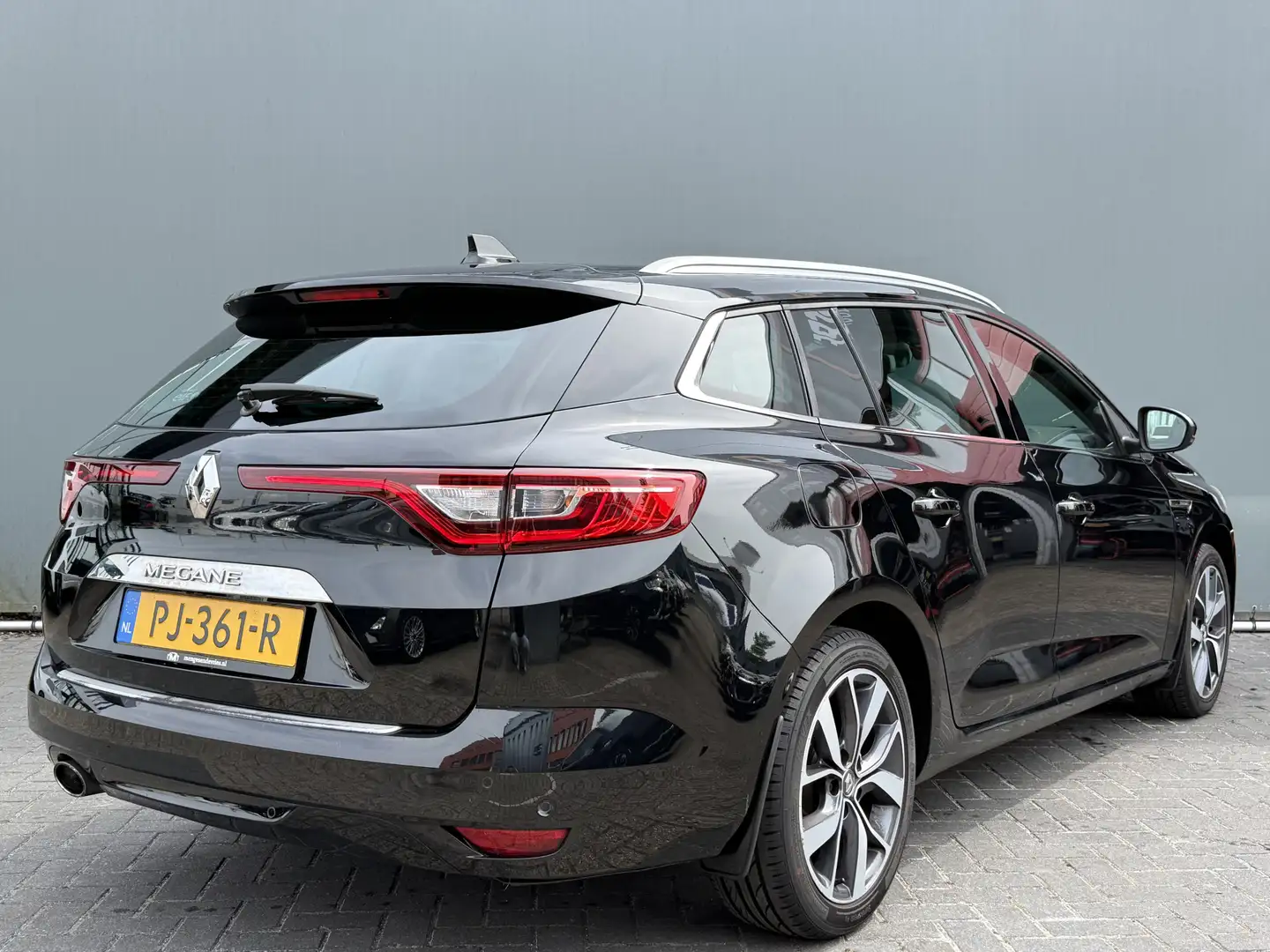 Renault Megane Estate BWJ 2017 1.2 TCe 101 PK Bose BOSE / SCHUIF Zwart - 2