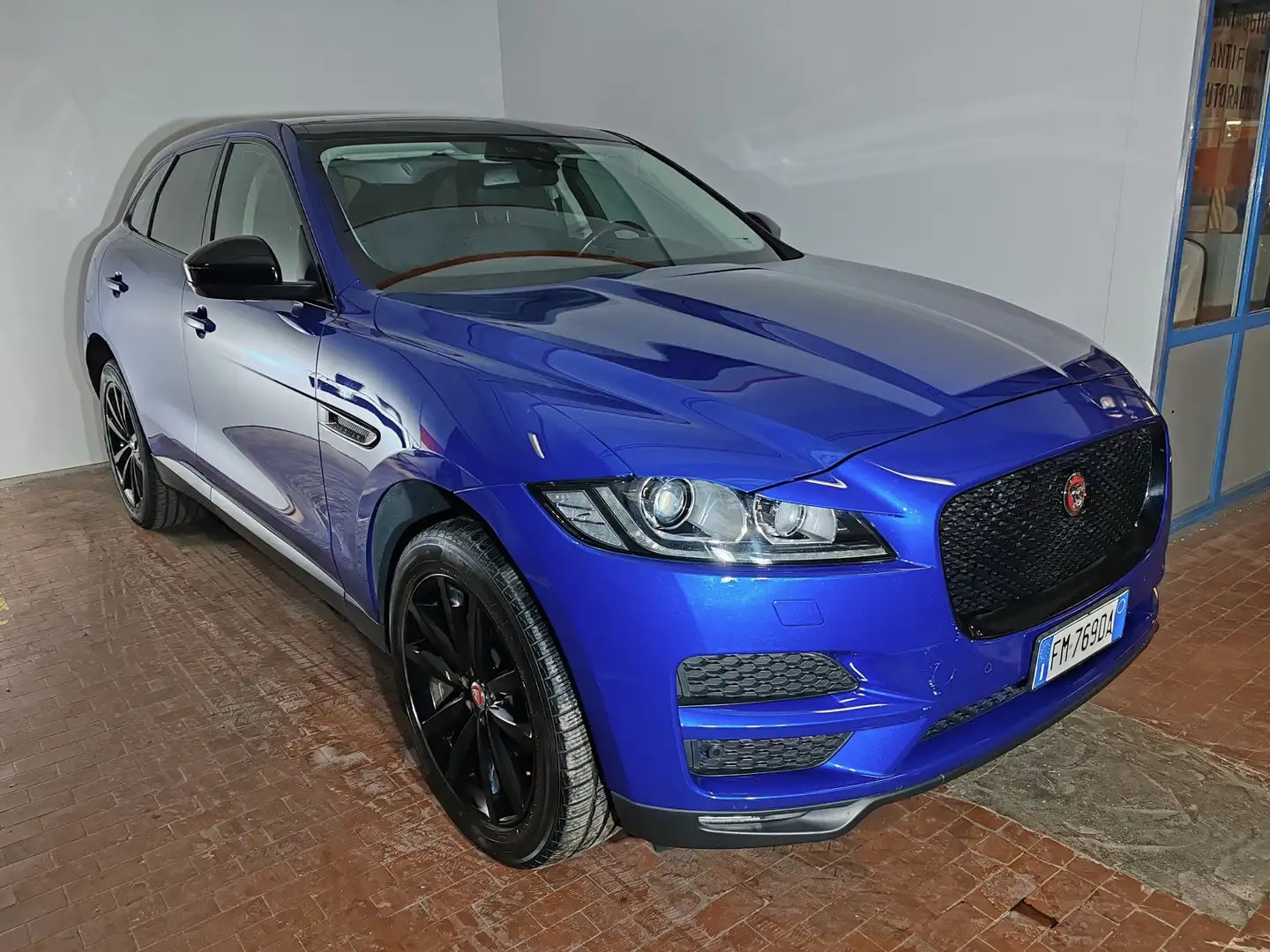 Jaguar F-Pace 2.0d Portfolio AWD 240cv Auto Navi + Camera Blu/Azzurro - 1