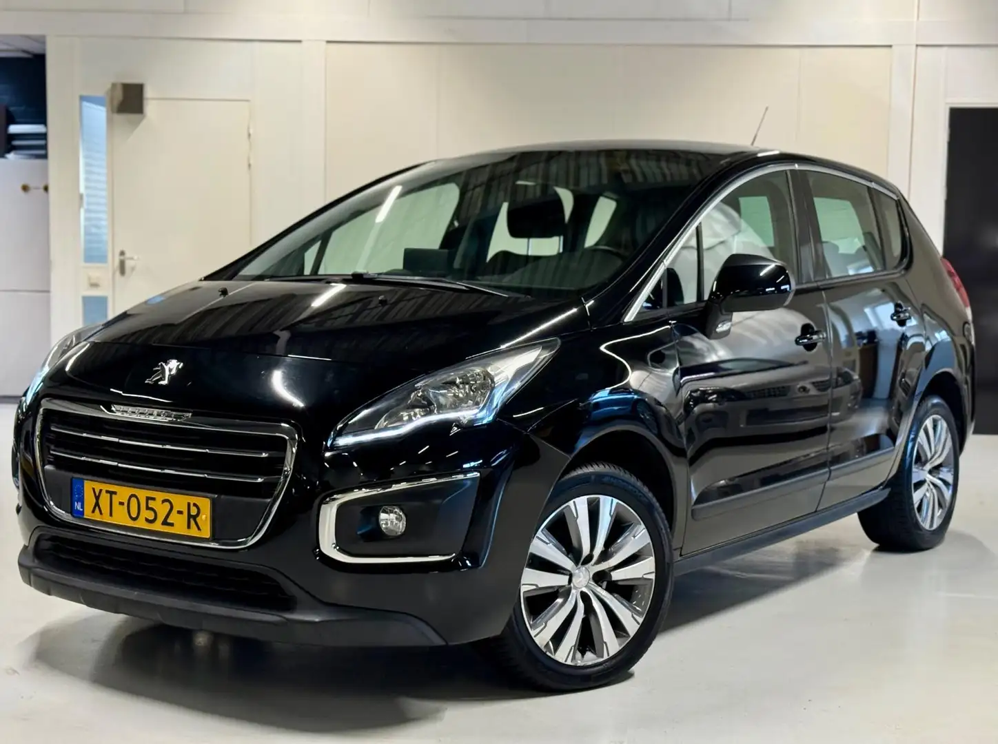 Peugeot 3008 1.2 131PK Blue Lease Executive Navi|Trekhaak! Schwarz - 1