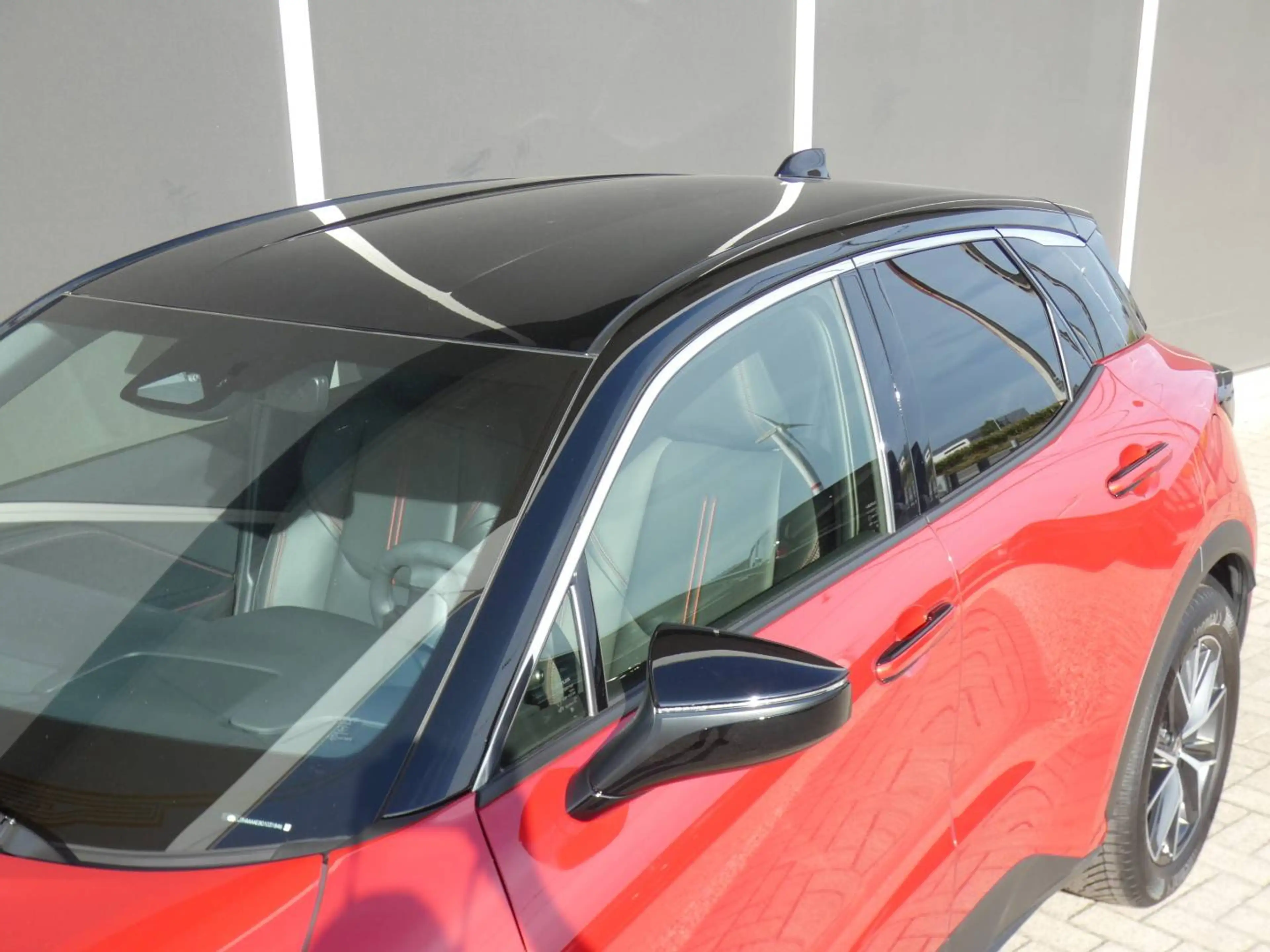 Lexus LBX Hybrid EMOTION +ZWART LEDER +Dodehoek +Zetelverwarming +Stuurwielverwarming +Parkeersensoren +Getinte ramen — photo 3