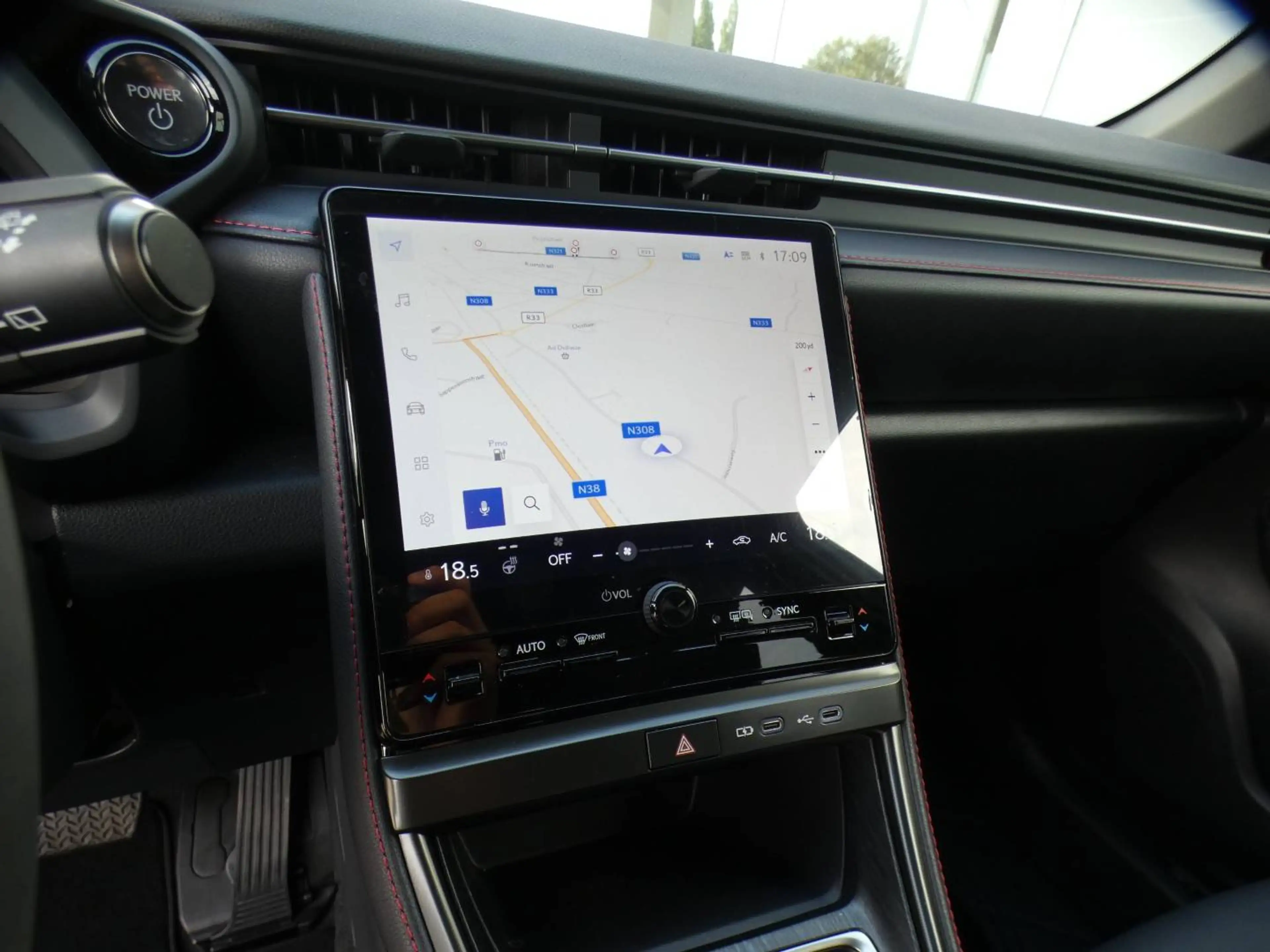 Lexus LBX Hybrid EMOTION +ZWART LEDER +Dodehoek +Zetelverwarming +Stuurwielverwarming +Parkeersensoren +Getinte ramen — photo 14