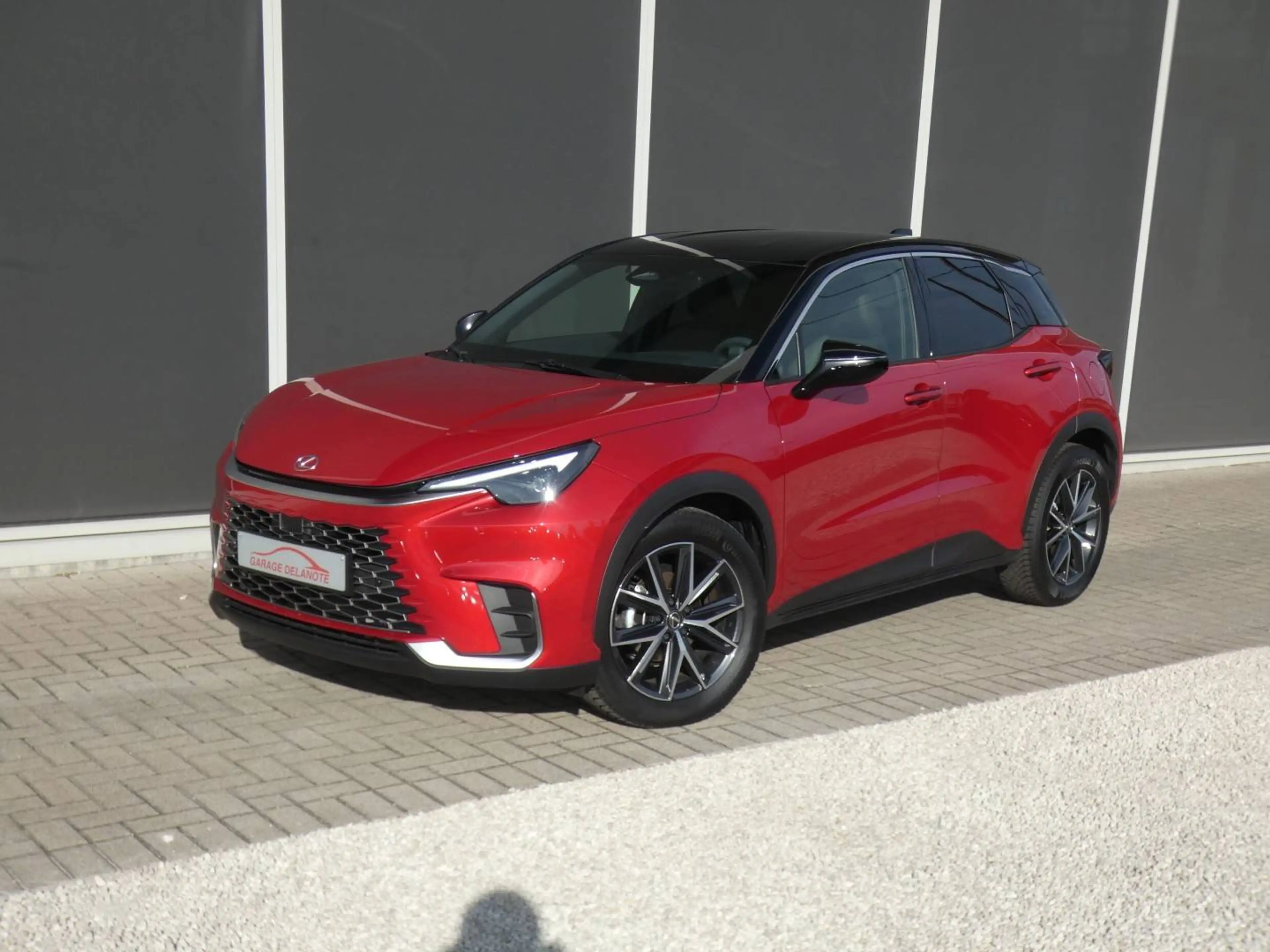 Lexus LBX Hybrid EMOTION +ZWART LEDER +Dodehoek +Zetelverwarming +Stuurwielverwarming +Parkeersensoren +Getinte ramen — photo 2