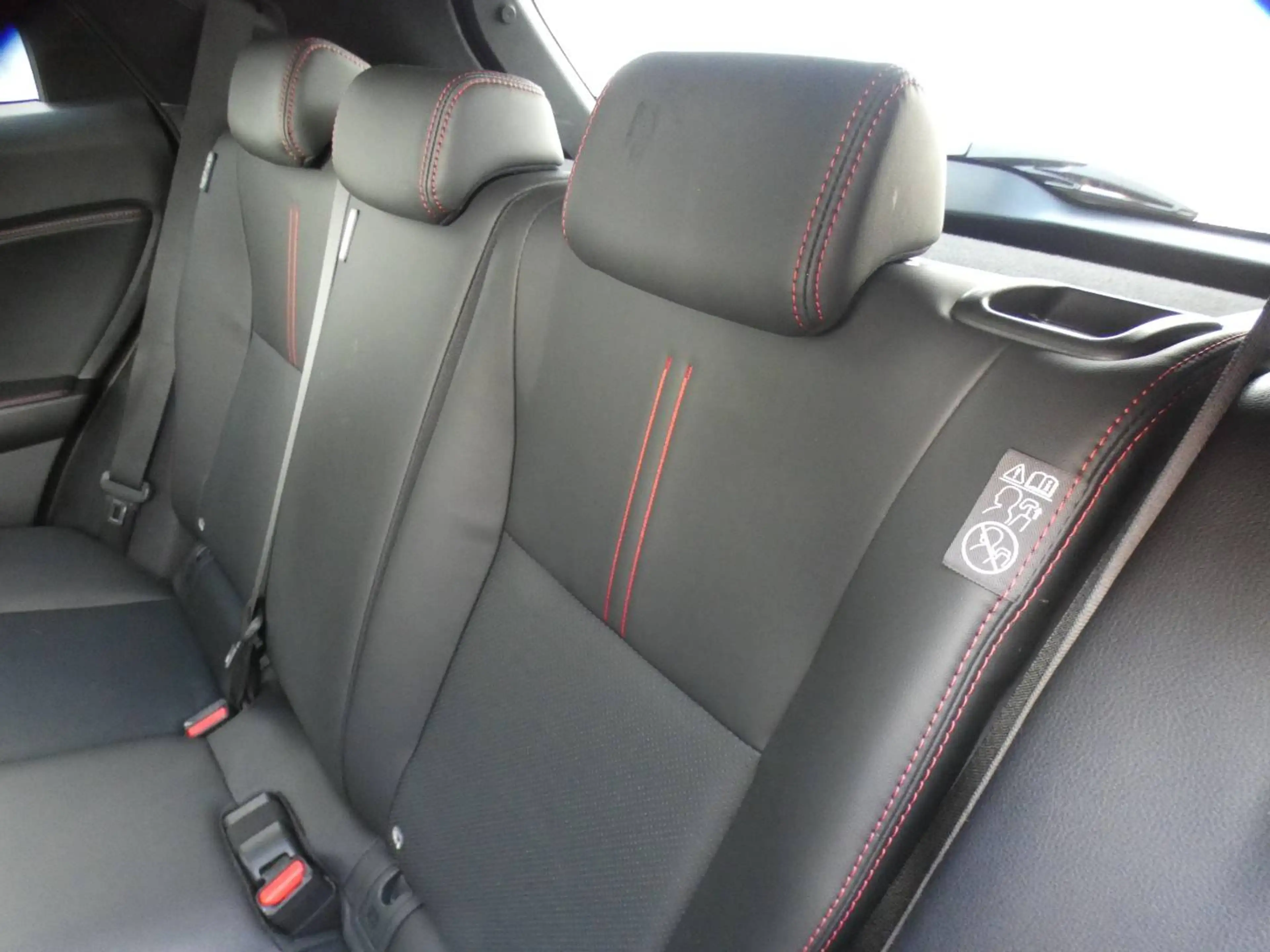 Lexus LBX Hybrid EMOTION +ZWART LEDER +Dodehoek +Zetelverwarming +Stuurwielverwarming +Parkeersensoren +Getinte ramen — photo 9