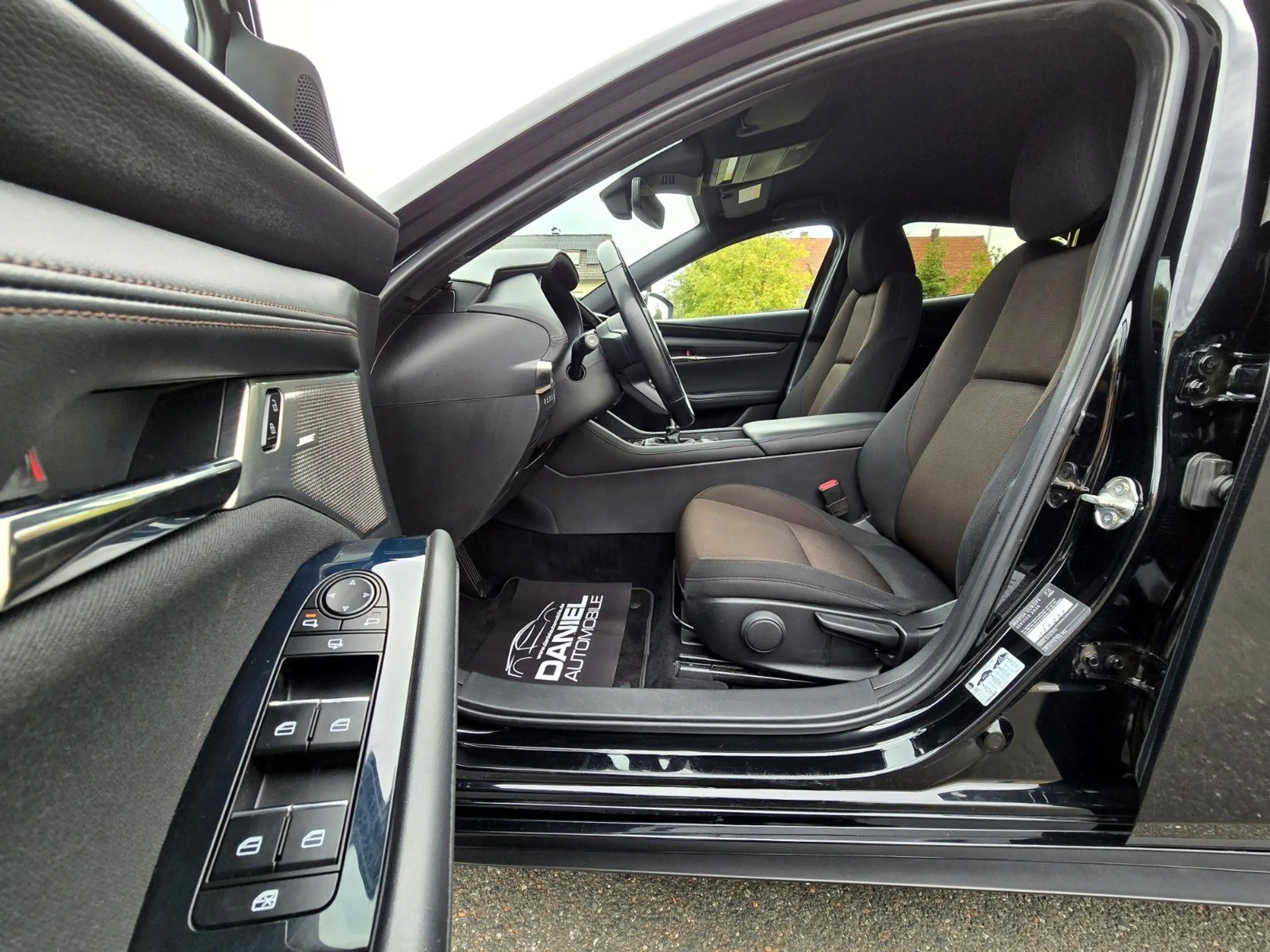 Mazda 3 Lim. 1.8-D Selection LED+360°+NAVI+BOSE+HUD+AC — photo 11