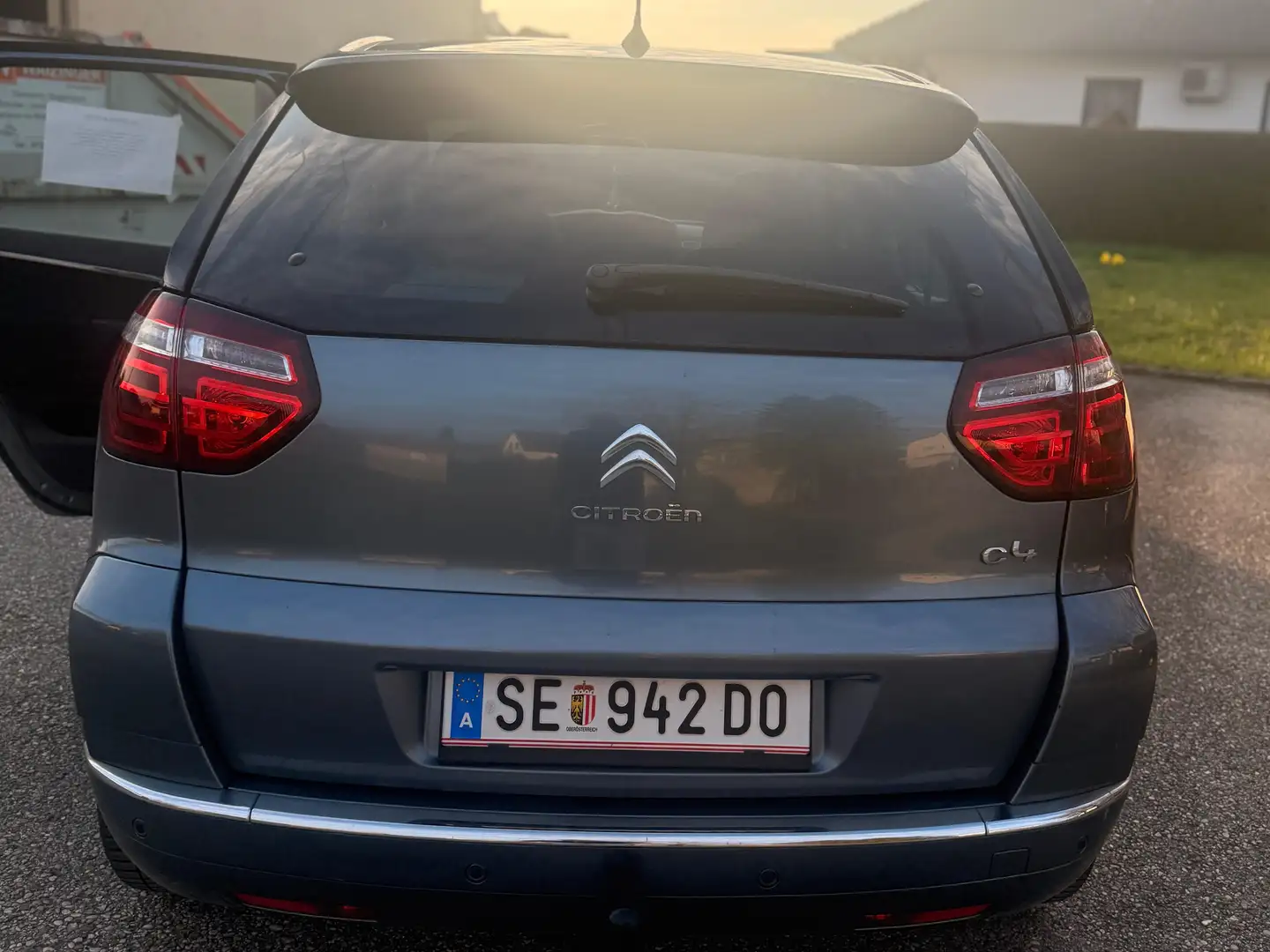 Citroen C4 Picasso C4 Picasso 2,0 Seduction HDi EGS6 FAP Seduction Grau - 2