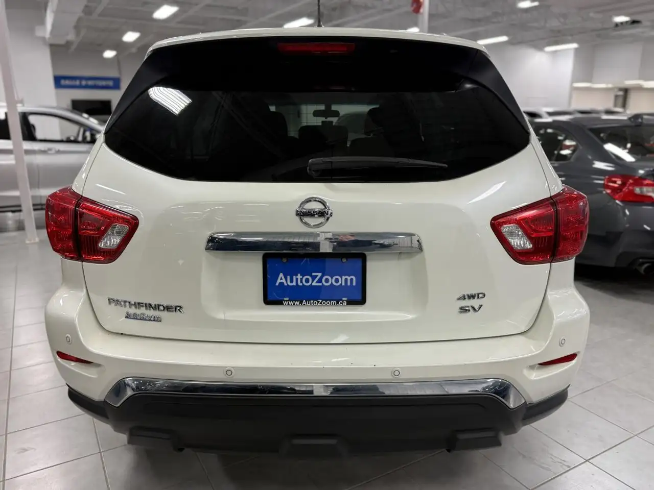 Nissan Pathfinder снимка Nissan Pathfinder