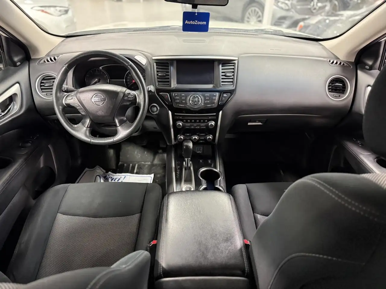 Nissan Pathfinder снимка Nissan Pathfinder