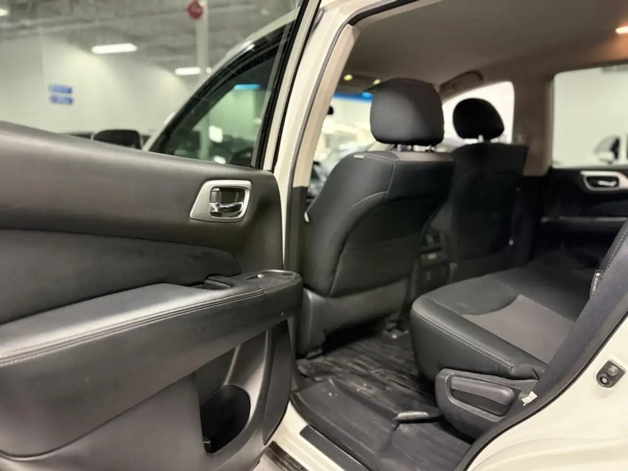 Nissan Pathfinder снимка Nissan Pathfinder