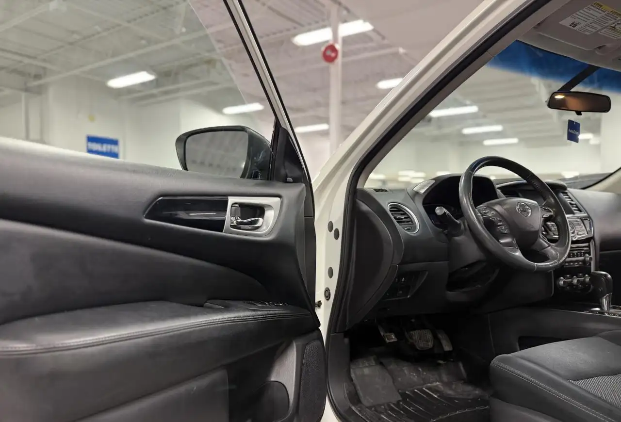 Nissan Pathfinder снимка Nissan Pathfinder