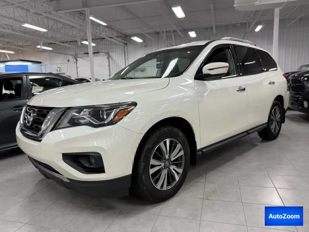 Nissan Pathfinder снимка Nissan Pathfinder
