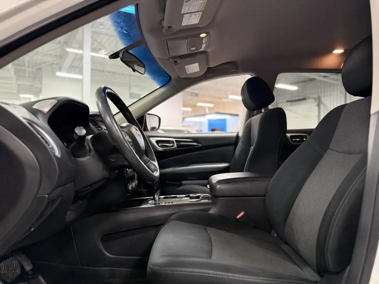 Nissan Pathfinder снимка Nissan Pathfinder