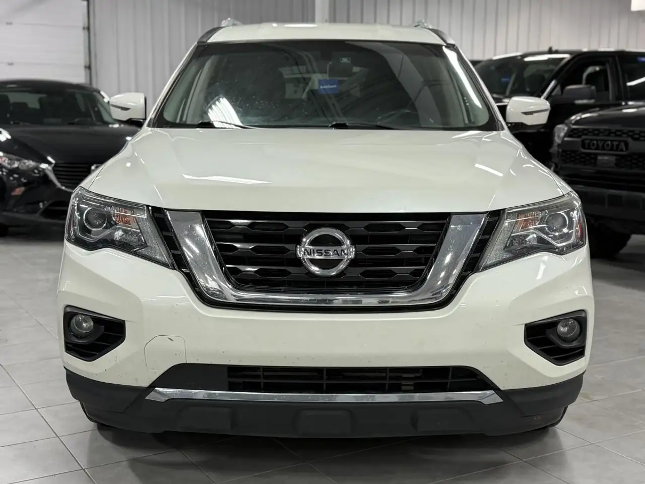 Nissan Pathfinder снимка Nissan Pathfinder