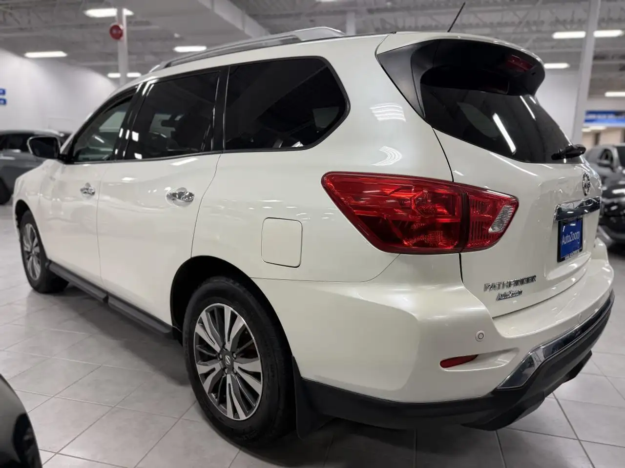 Nissan Pathfinder снимка Nissan Pathfinder