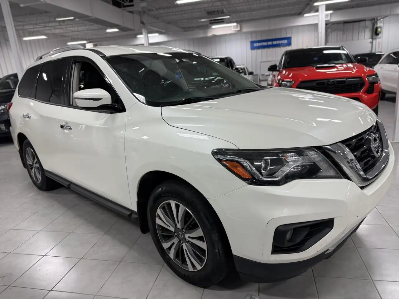 Nissan Pathfinder снимка Nissan Pathfinder