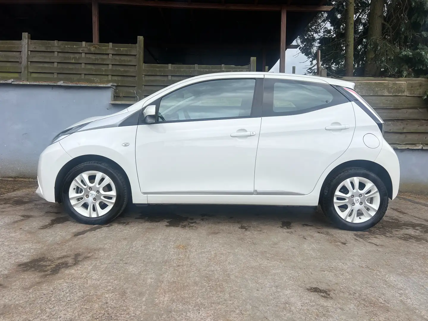 Toyota Aygo 1.0i VVT-i x-style Bianco - 2