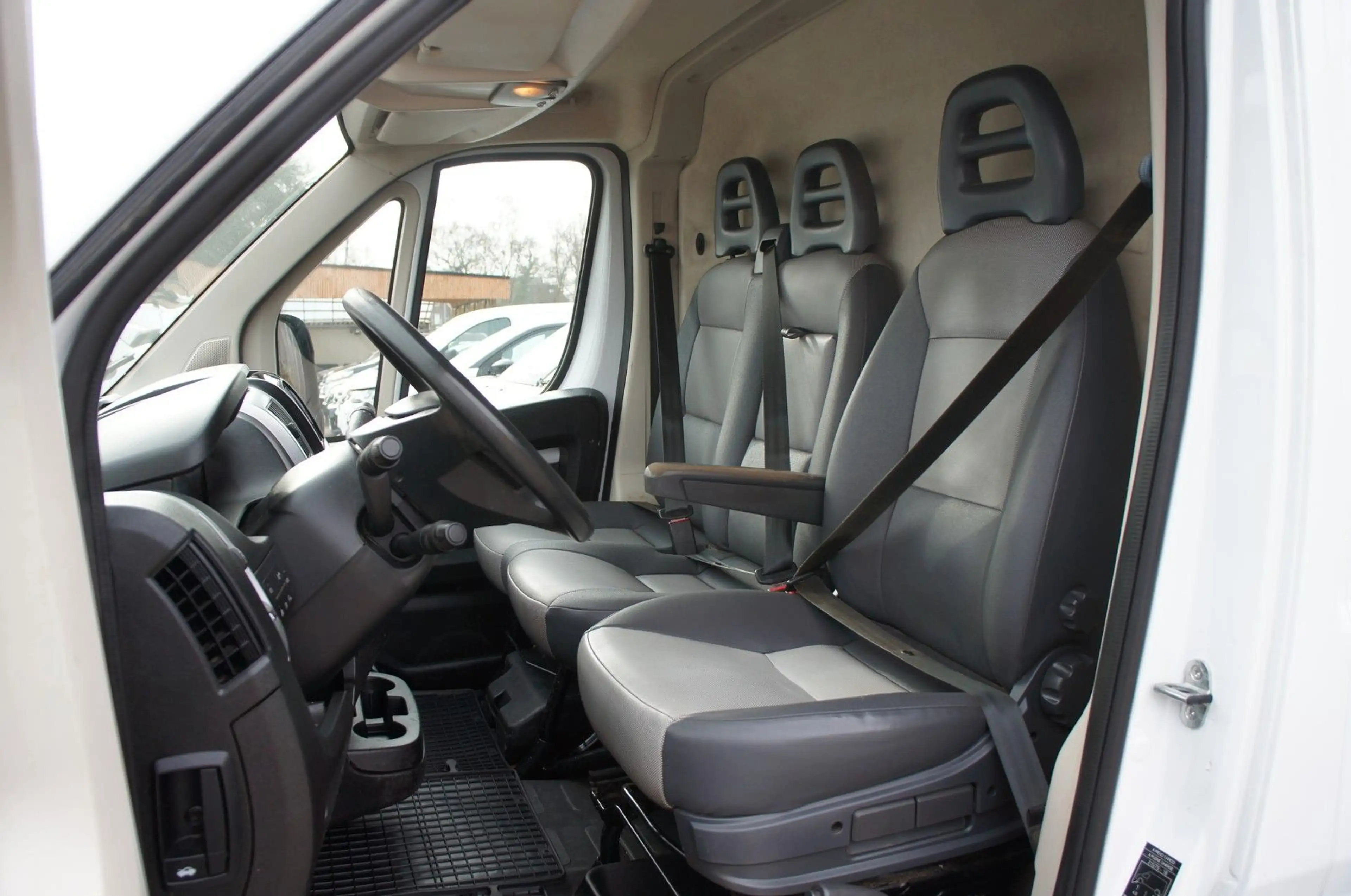 Fiat Ducato L2H2 160PS 1.Hand TÜV 2028 AHK — photo 10