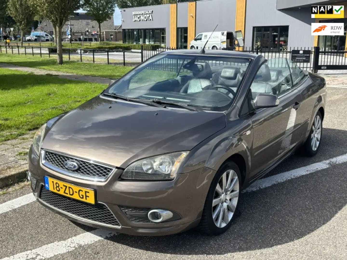 Ford Focus CC Coupé-Cabriolet 1.6-16V Titanium ECC Audio-CD/MP3 Braun - 1