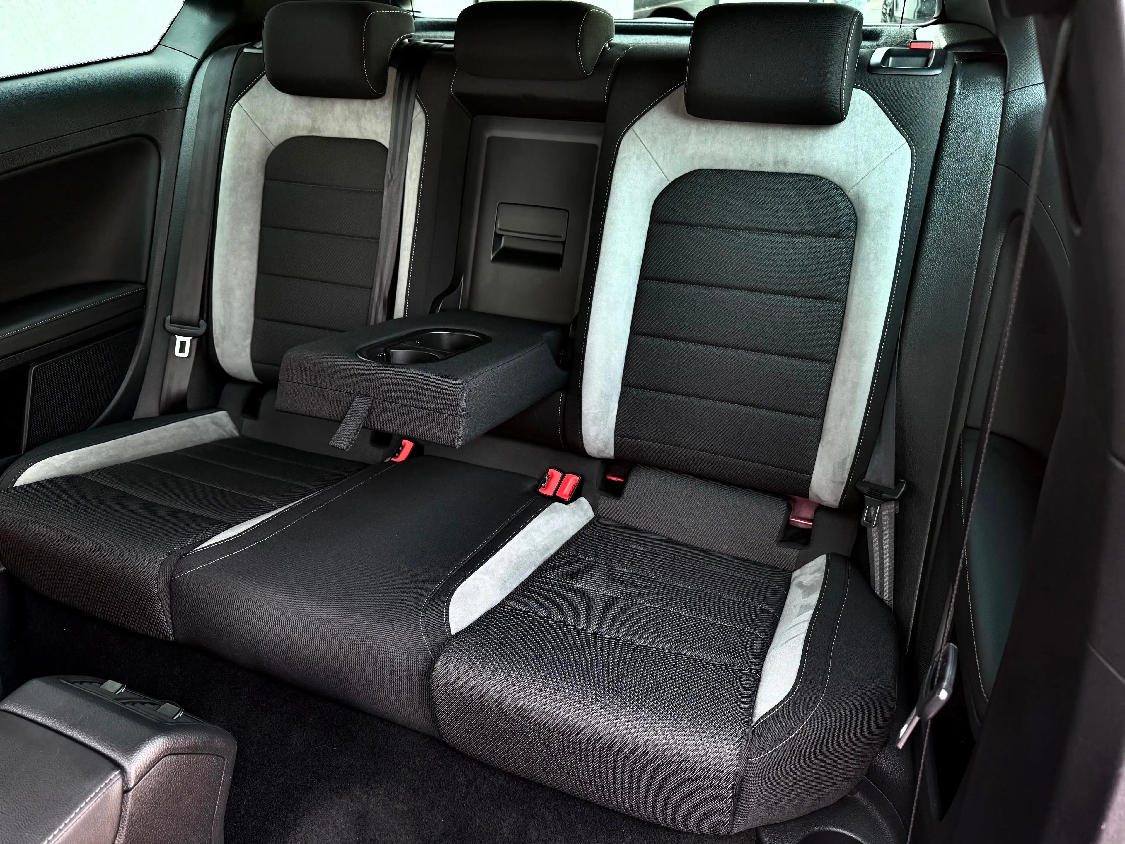 Volkswagen Golf R 2.0TSi 300CV 4MOTiON PACK SHADOW ALCANTARA NAVi + — photo 14
