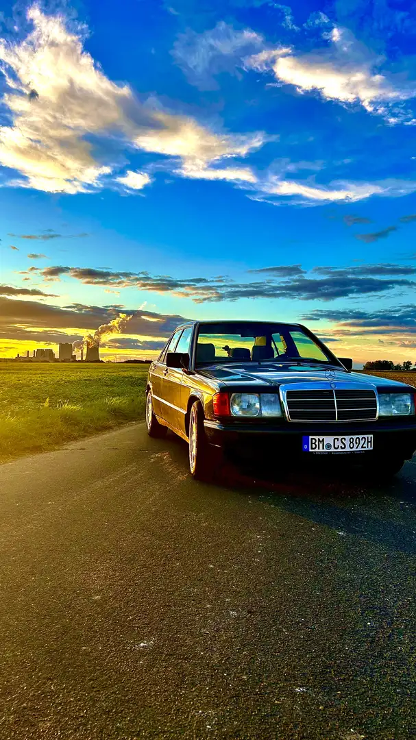 Mercedes-Benz 190 E 2.0 Oldtimer H-Zulassung Schwarz - 1