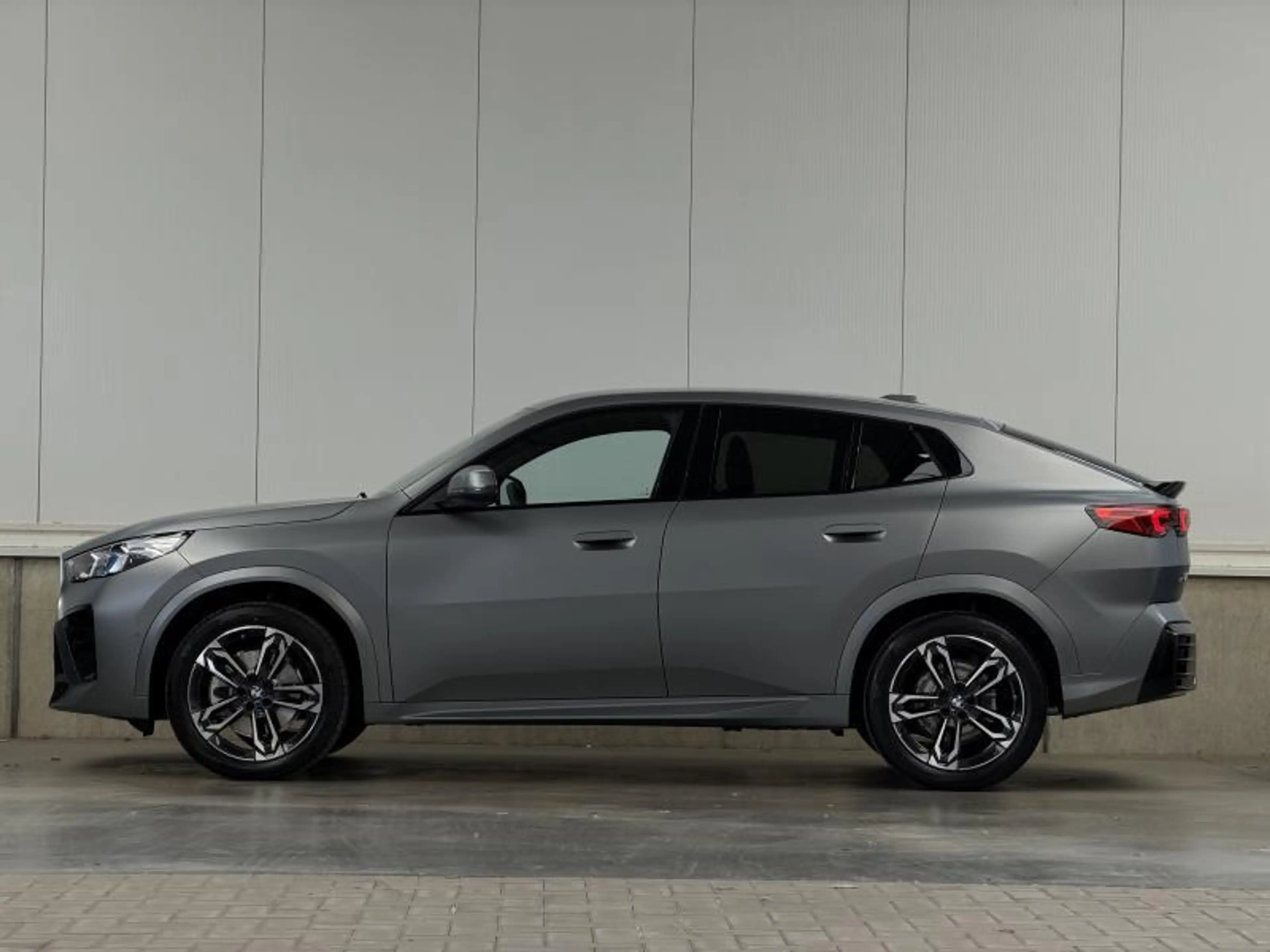 BMW X2 sDrive20i - FROZEN GREY - M SPORT - 2026! — photo 3