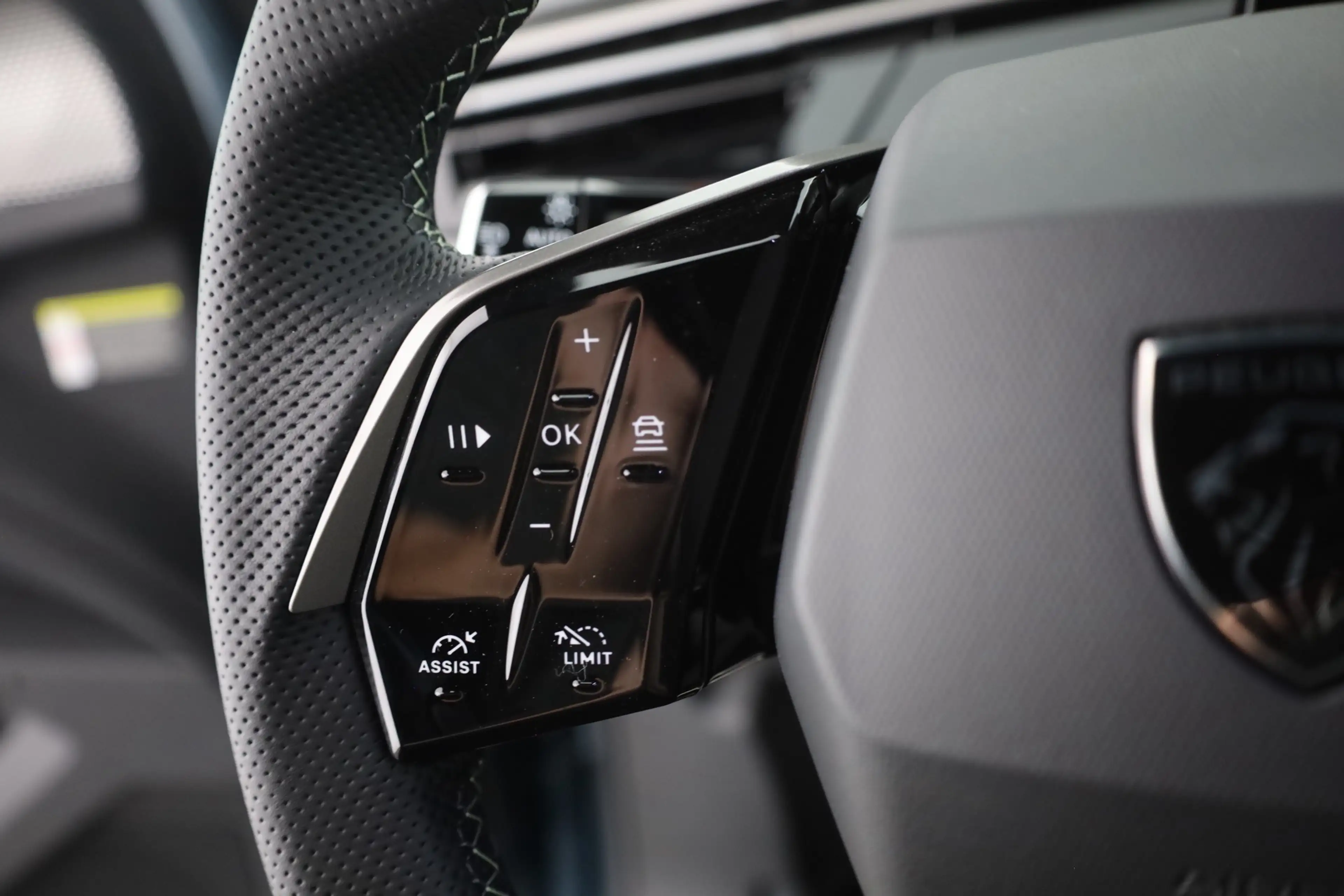 Peugeot 5008 GT Exclusive 1.2 Hybrid Aut. LED ACC Navi 360 — photo 15