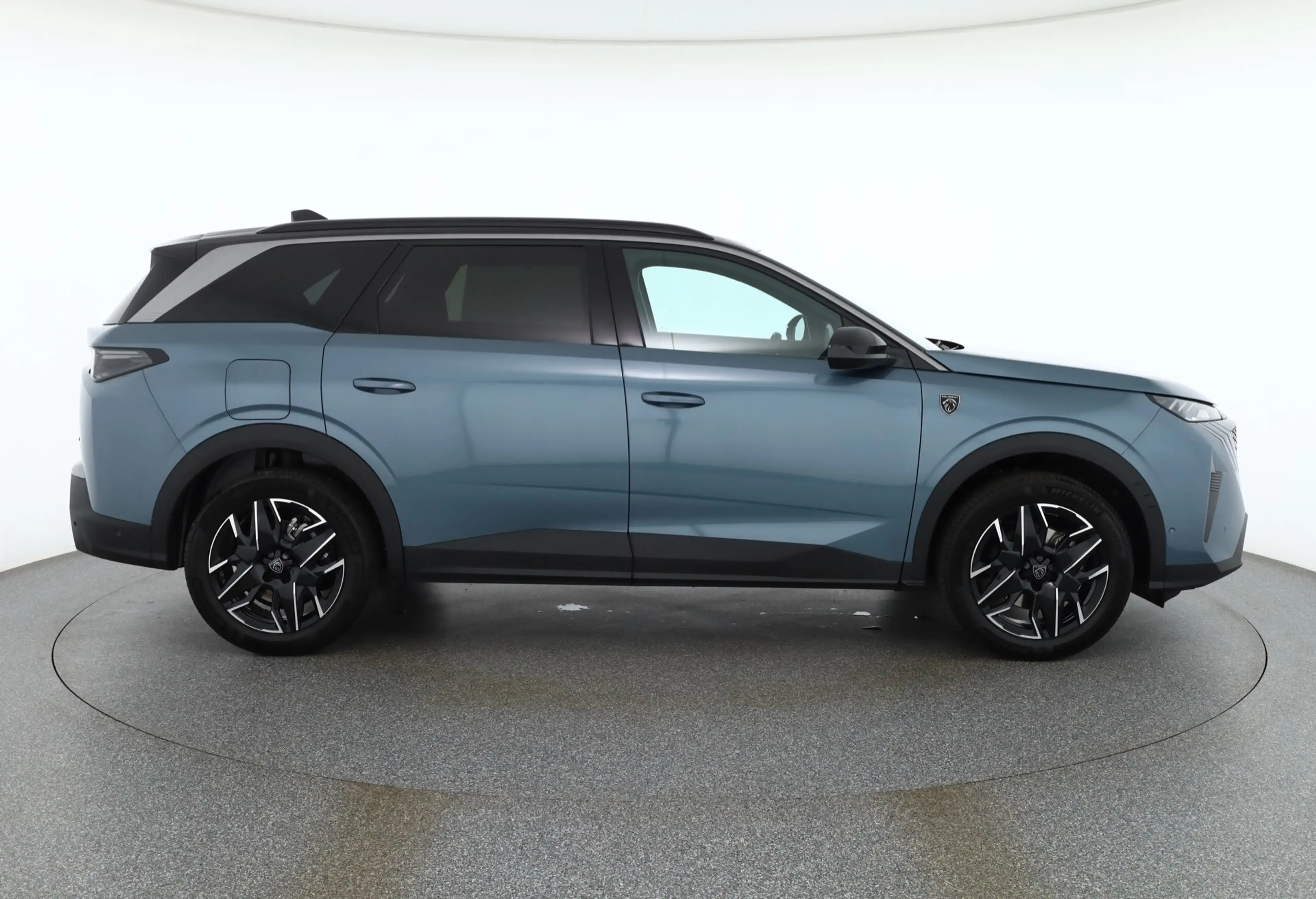 Peugeot 5008 GT Exclusive 1.2 Hybrid Aut. LED ACC Navi 360 — photo 6