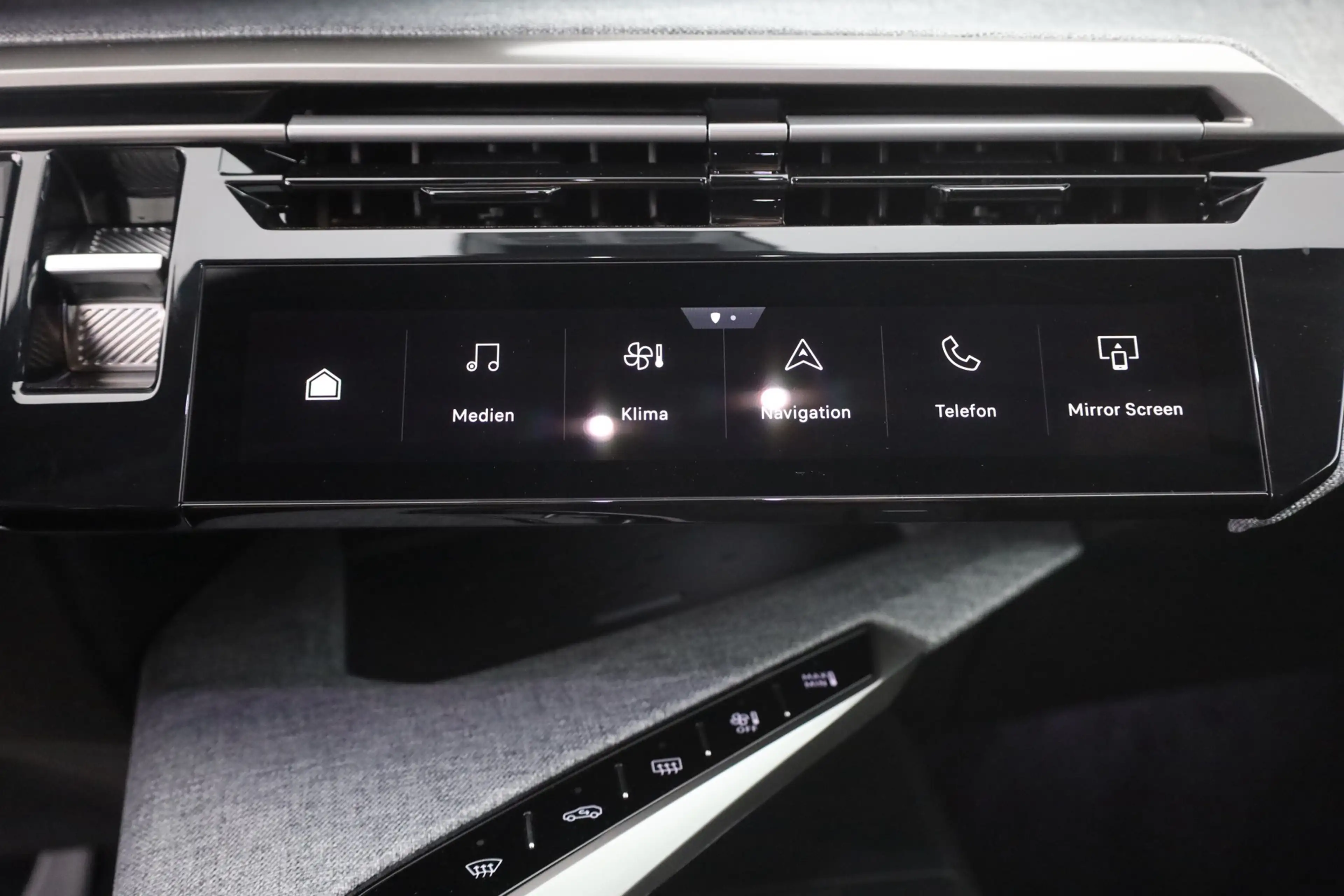 Peugeot 5008 GT Exclusive 1.2 Hybrid Aut. LED ACC Navi 360 — photo 12