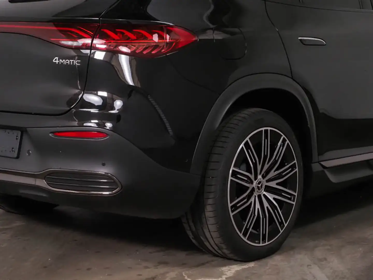Mercedes-Benz EQE SUV EQE 350 4M SUV EDITION AMG-Line+Night+AIRMATIC Schwarz - 2
