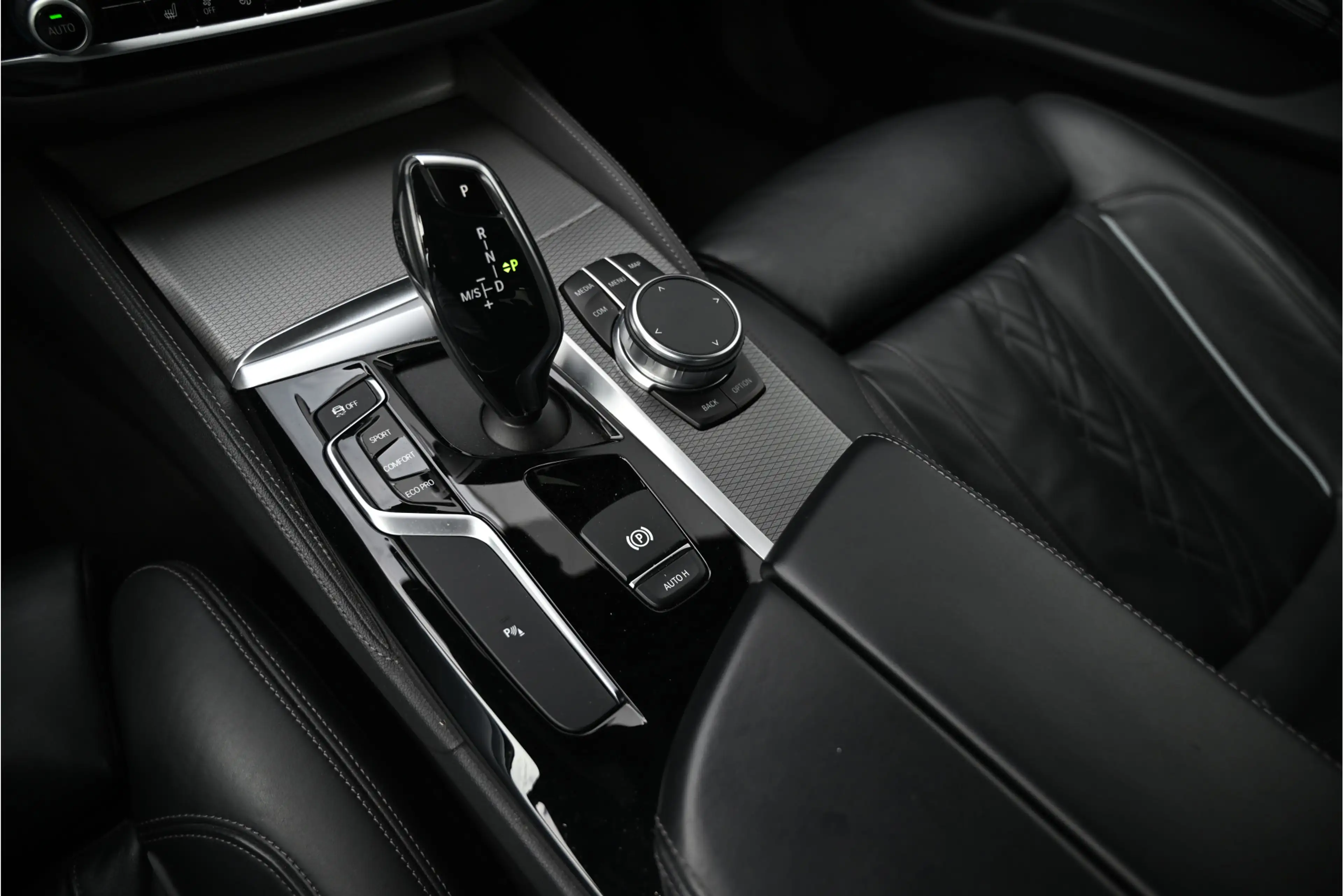BMW 520 5-serie 520i M-SPORT / AERO PACK / INDIVIDUAL LEDE — photo 11