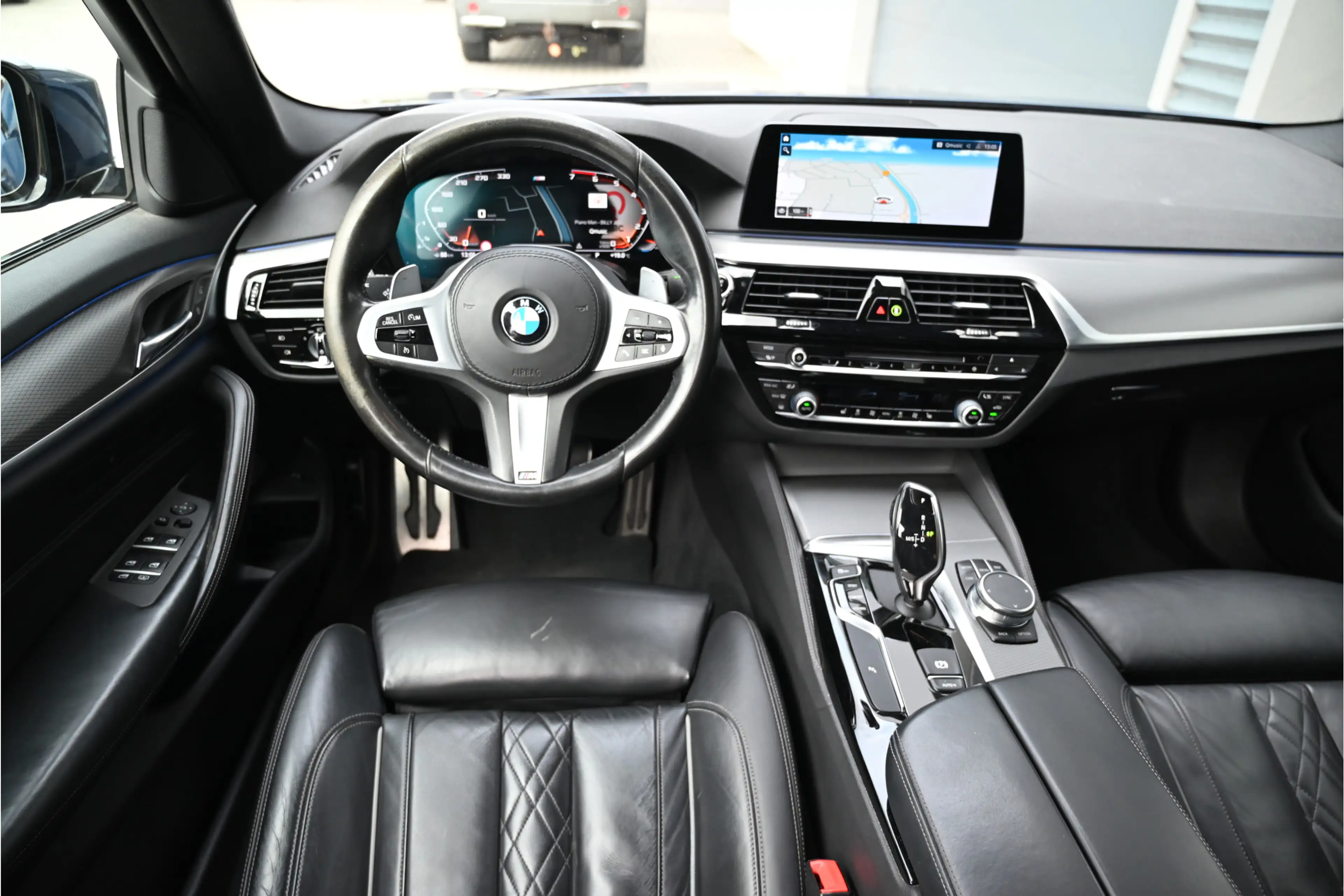 BMW 520 5-serie 520i M-SPORT / AERO PACK / INDIVIDUAL LEDE — photo 4
