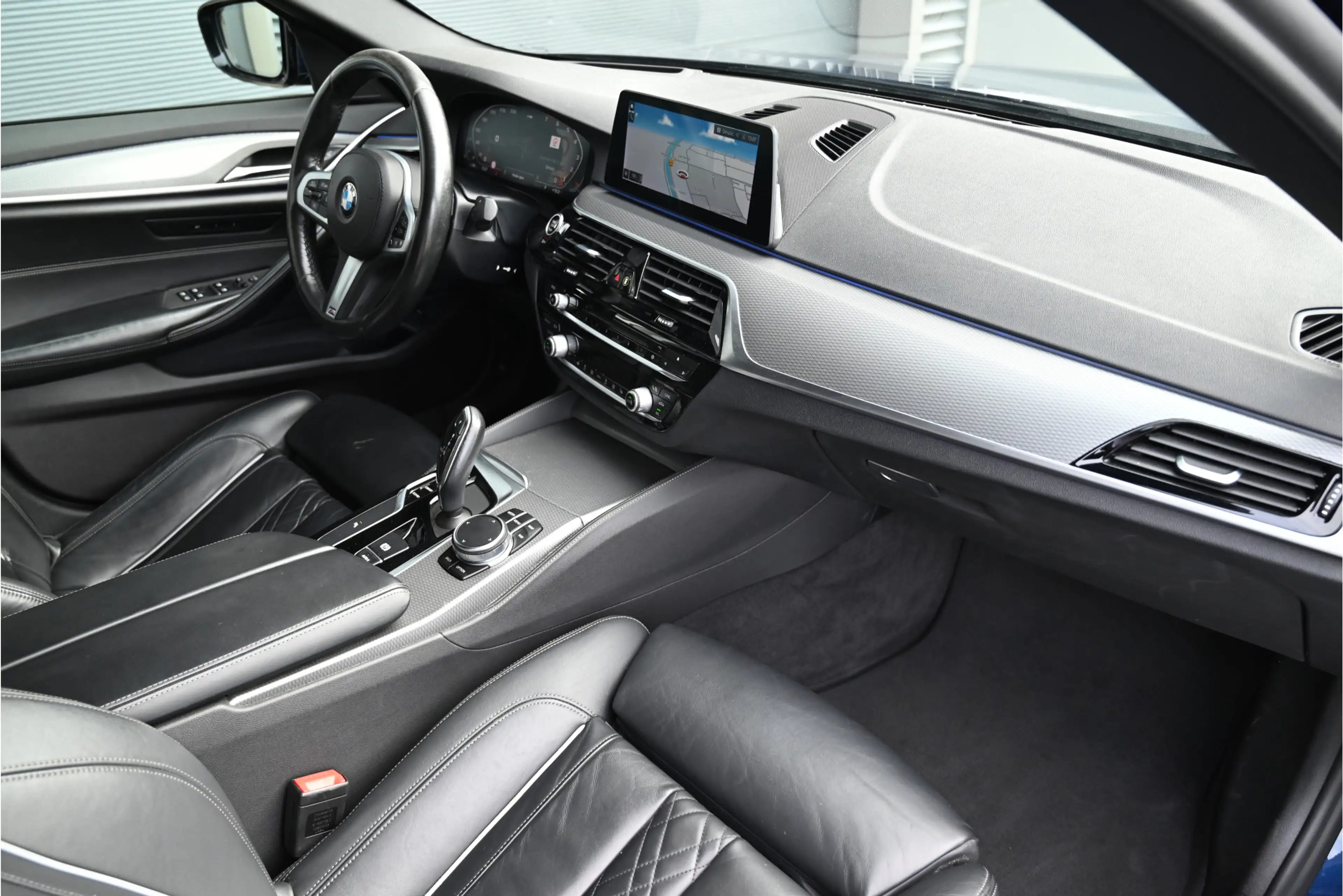 BMW 520 5-serie 520i M-SPORT / AERO PACK / INDIVIDUAL LEDE — photo 5