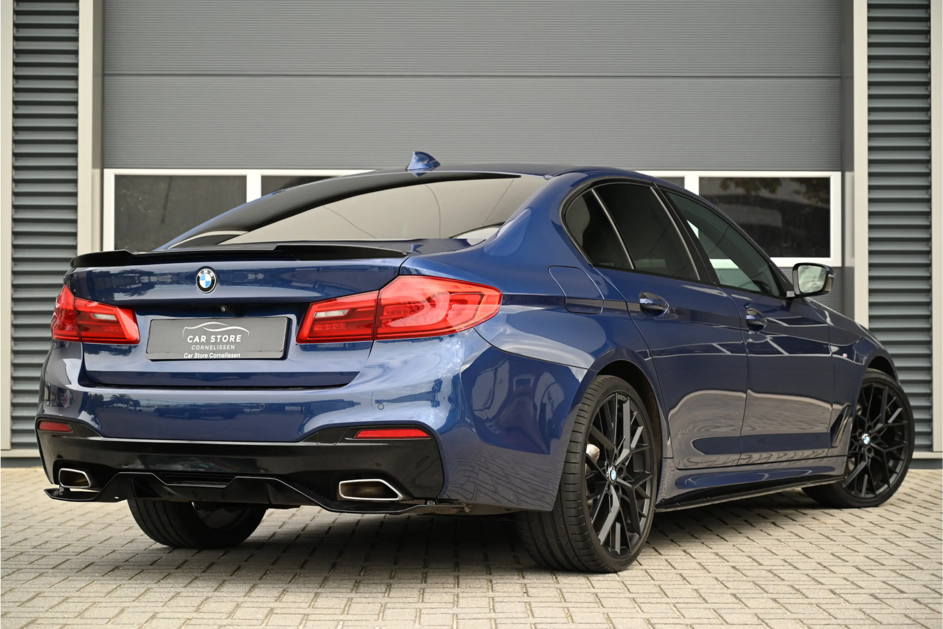 BMW 520 5-serie 520i M-SPORT / AERO PACK / INDIVIDUAL LEDE — photo 2