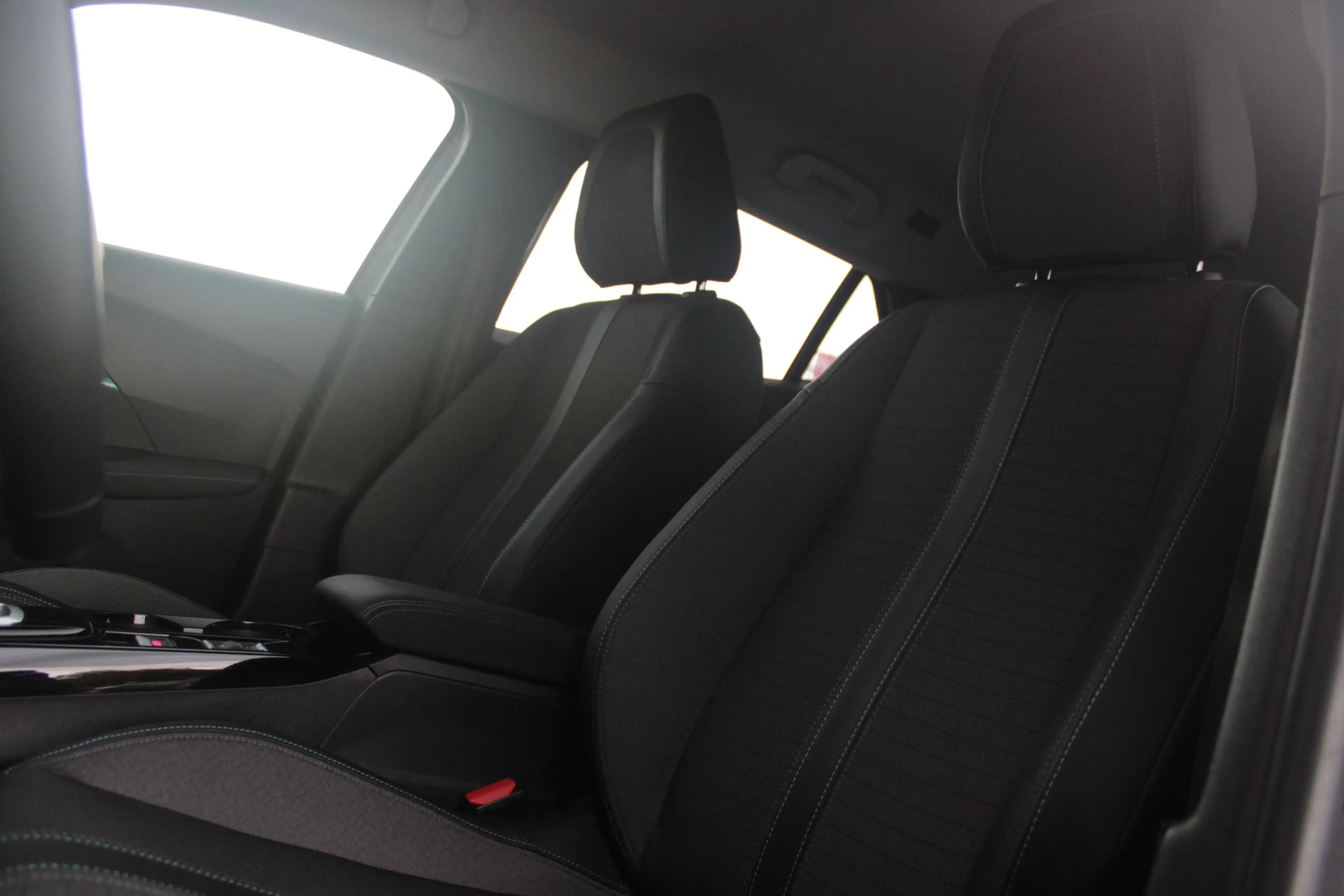Peugeot 2008 1.2 130PK AUTOMAAT ALLURE PACK | TREKHAAK | ADAPTI — photo 2