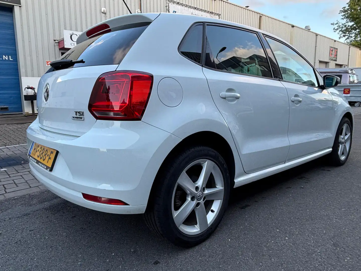 Volkswagen Polo 1.2 TSI Highline BTW AUTO / NL AUTO / DEALER ONDER Wit - 2