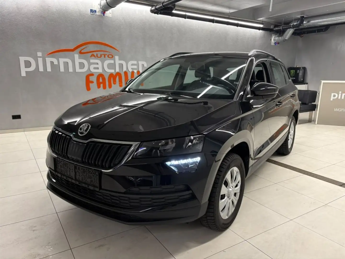 Skoda Karoq 1,0 TSI City Schwarz - 2