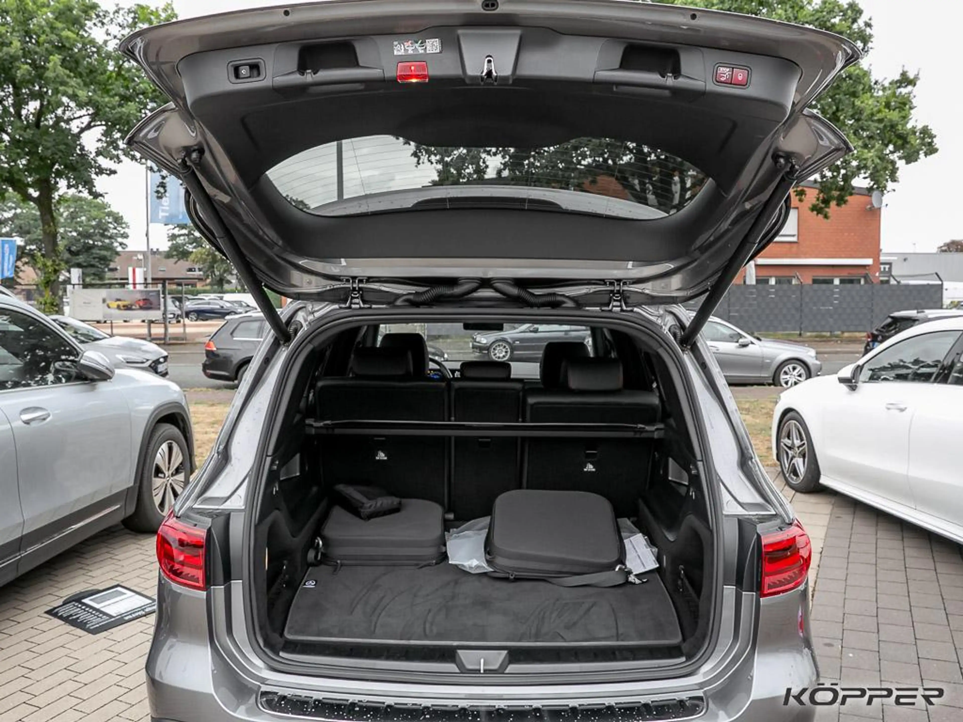 Mercedes-Benz EQB 250 + AMG Advanced PLUS AHK 20-AMG Distronic Night — photo 10