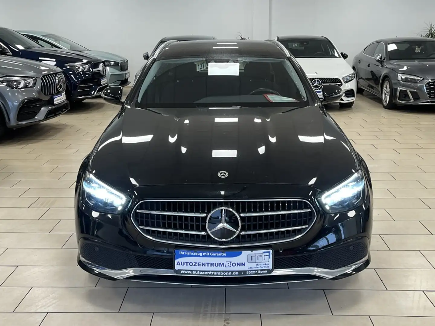 Mercedes-Benz E 300 Avantgarde*ACC*LED*Navi*R.Cam*SHZ*CarPlay* Schwarz - 2