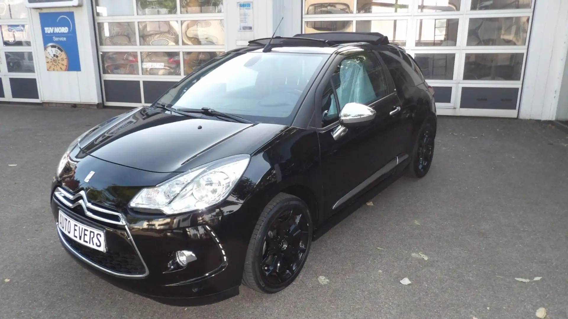 Citroen DS3 Cabrio SportChic Schwarz - 1