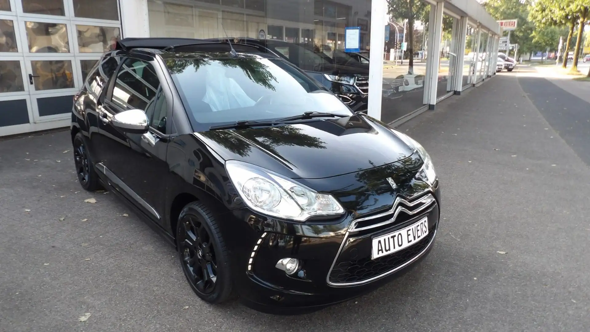 Citroen DS3 Cabrio SportChic Schwarz - 2