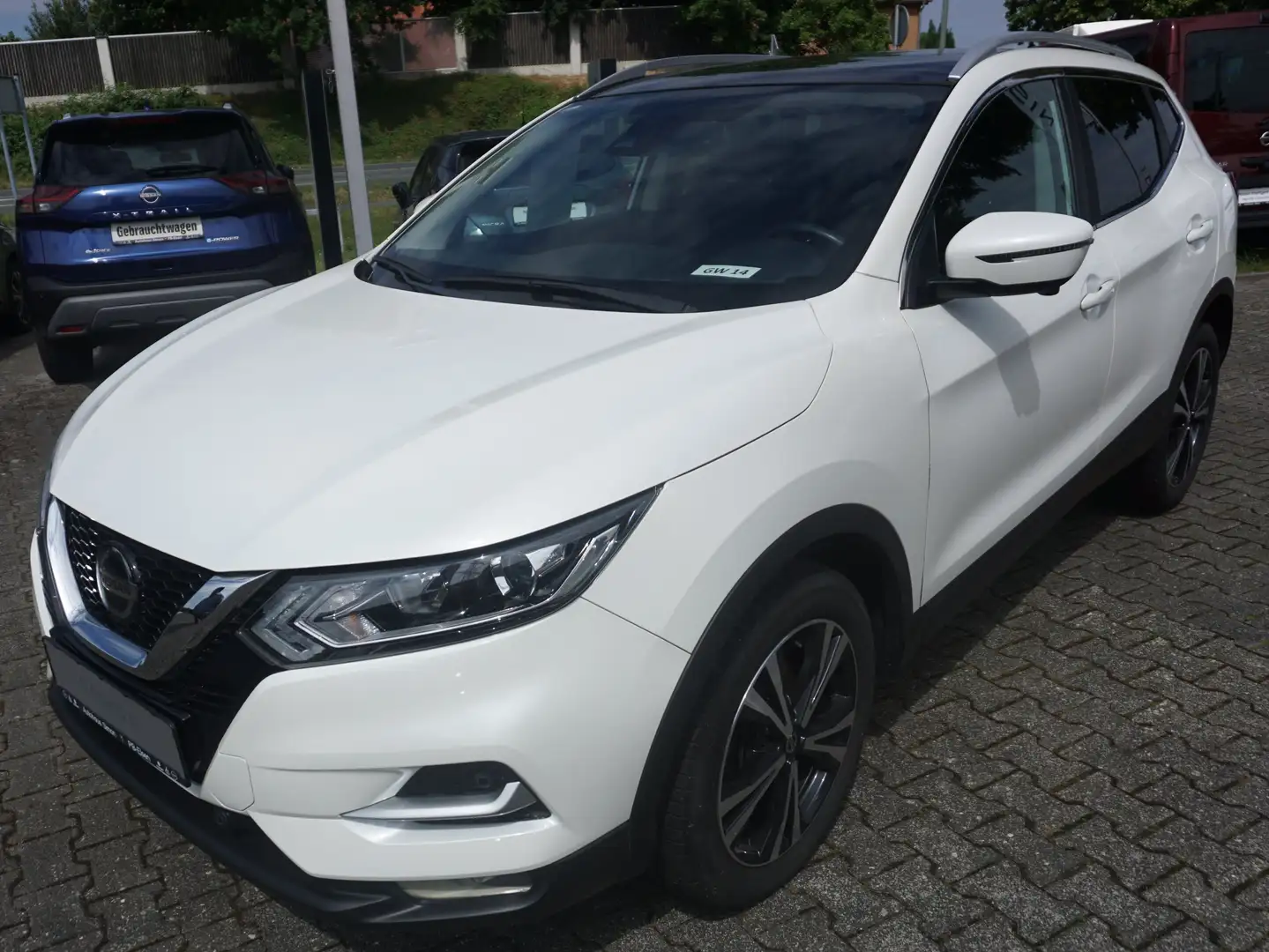 Nissan Qashqai 1.3 DIG-T N-CONNECTA AHK FSH PANO SHZ Blanc - 1