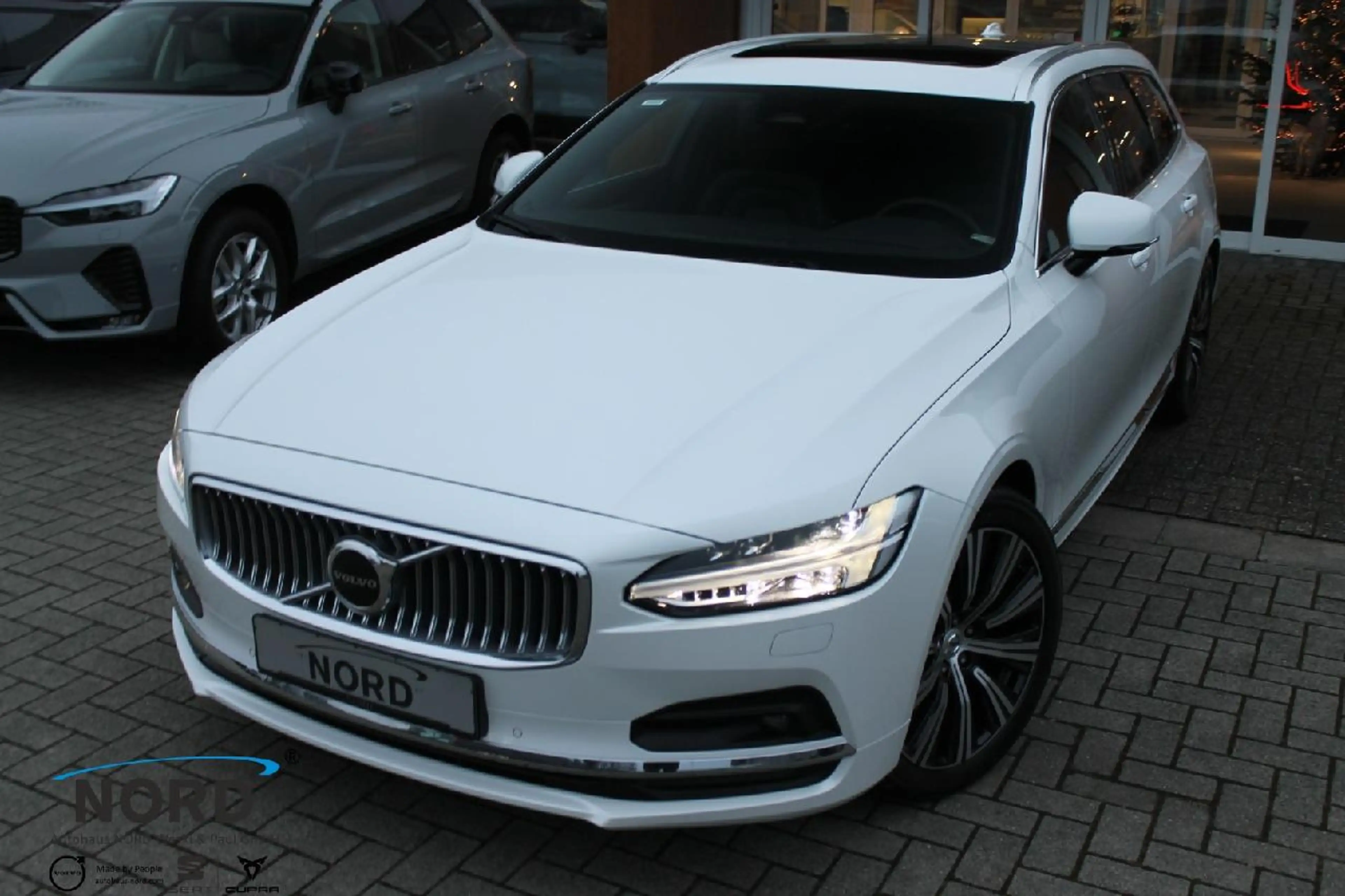 Volvo V90 B4D Gaer. Plus Bright/Sportsitze/GSD