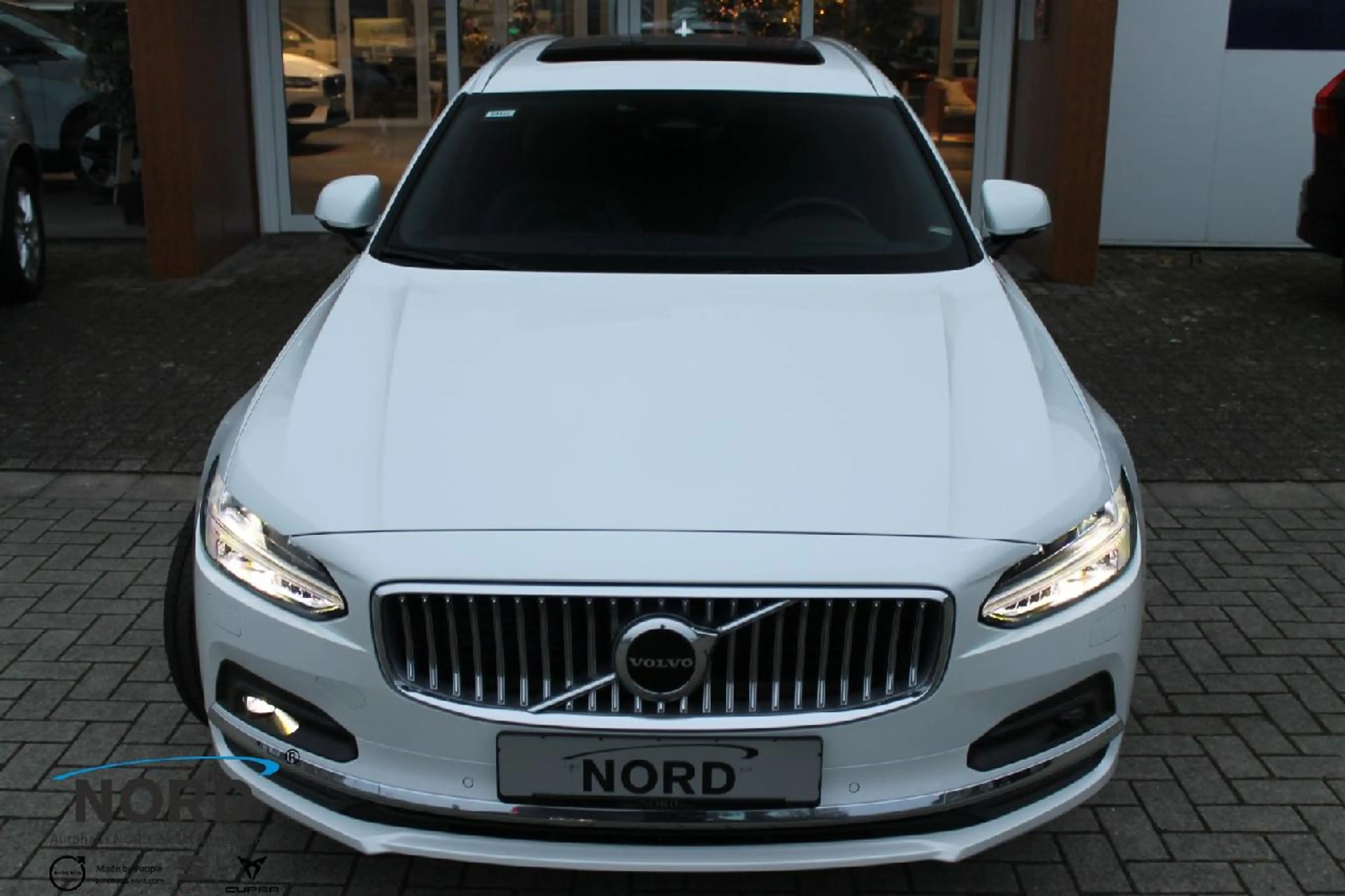 Volvo V90 B4D Gaer. Plus Bright/Sportsitze/GSD — photo 3