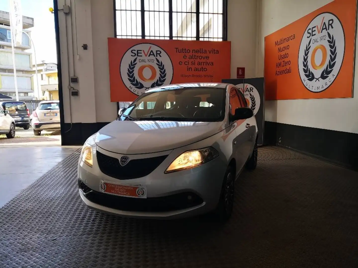 Lancia Ypsilon Lancia Ypsilon Gold 1.2 69cv Gris - 2