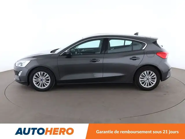 Ford Focus view 3