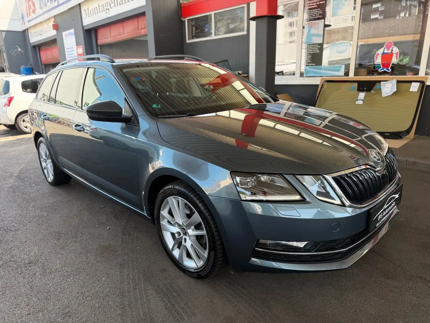 Skoda Octavia Combi Style*NAVI*KAMERA*AHK*SHZ*TEMPO Grau - 2