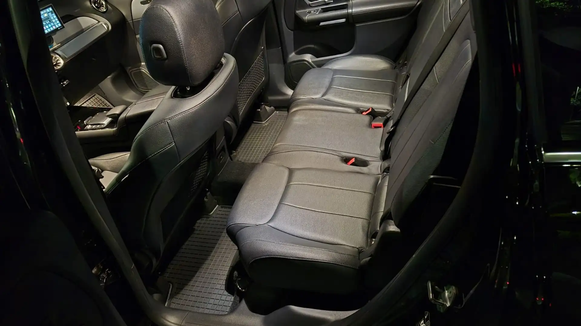 Mercedes-Benz GLB 200 d Aut. - 2